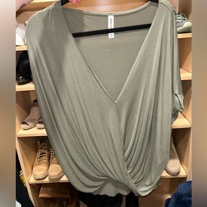 Zenana Outfitters 1x Green Tie Front Blouse